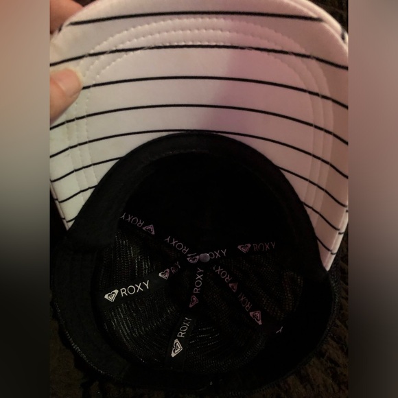 Roxy black white floral hat - Picture 3 of 4